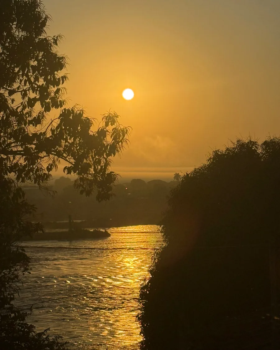 Amanhecer sobre o Rio São Francisco, visto de Buritizeiro